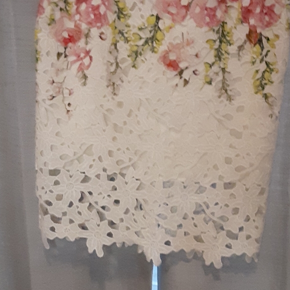 Women's dress - Picture 3 of 3